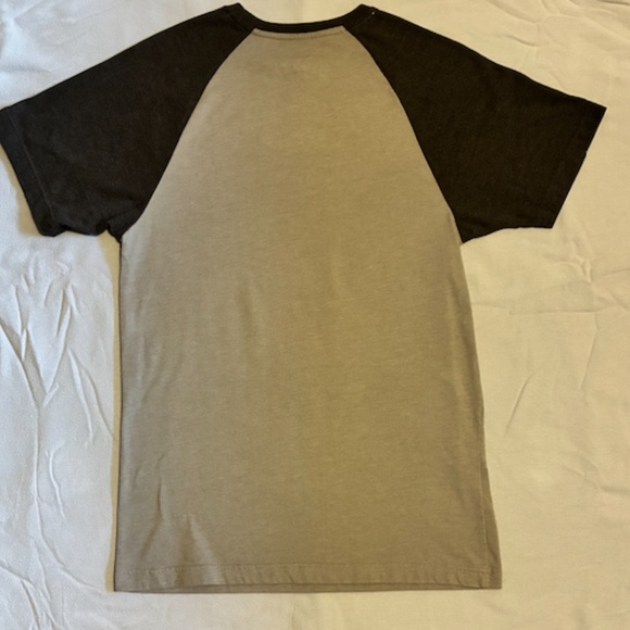 Hufflepuff Shirt - Picture 3 of 5